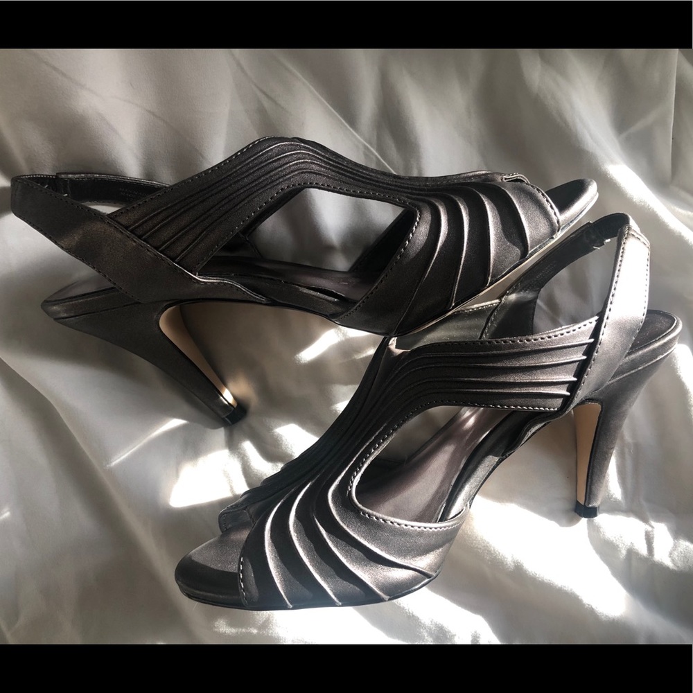 Ann Marino Pewter Open Toe Sandal Heel